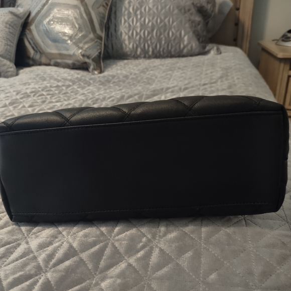 NWOT. Nine West Black Quilted Tote. 👛👛💞 - Picture 4 of 9